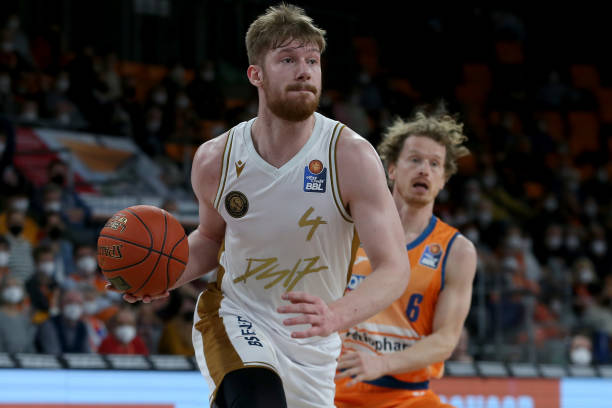 球树立了新 球树立了新