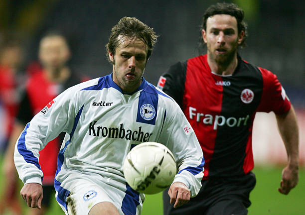 他不满足于 他不满足于